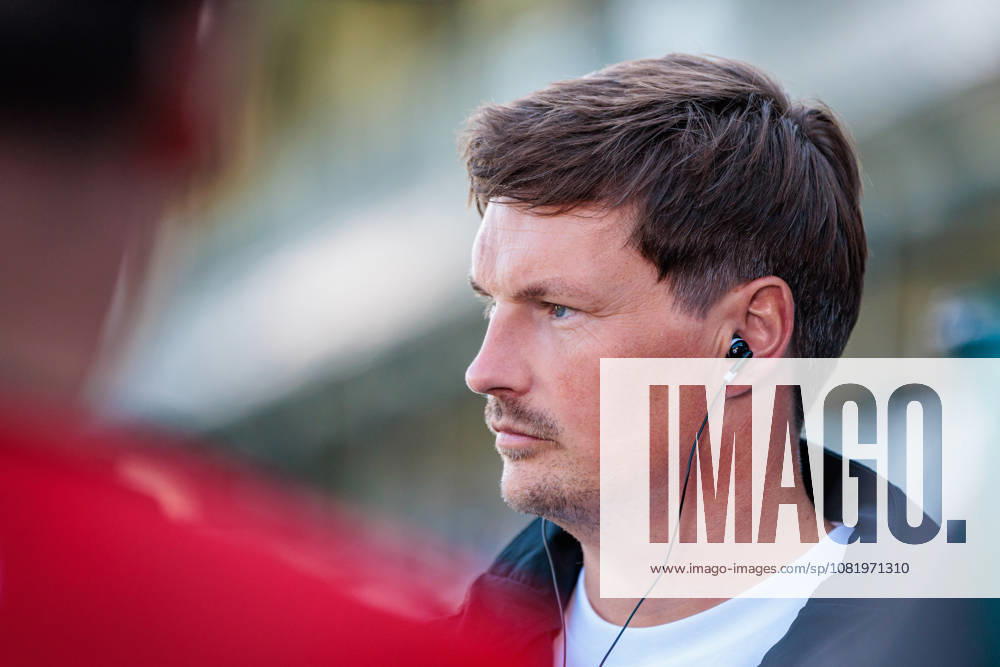 Merlin Polzin (Hamburger SV, Trainer) im Interview bei sky GER, SC Verl vs. Hamburger SV, Fussball, DFB-Pokal, 1. Runde, Spielzeit 2026 2027, 24.08.2026 DFL Regulations prohibit any use of photographers as image sequences and or quasi-video. GER, SC Verl vs. Hamburger SV, Fussball, DFB-Pokal, 1. Runde, Spielzeit 2026 2027, 24.08.2026 Verl