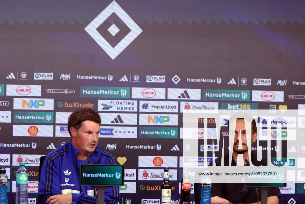 Bundesliga 1. Spieltag Borussia Dortmund - Hamburger SV 27.08.2026 Pressekonferenz vor dem Spiel Trainer Merlin Polzin (Hamburger SV), Pressesprecher Philipp Langer (Hamburger SV)