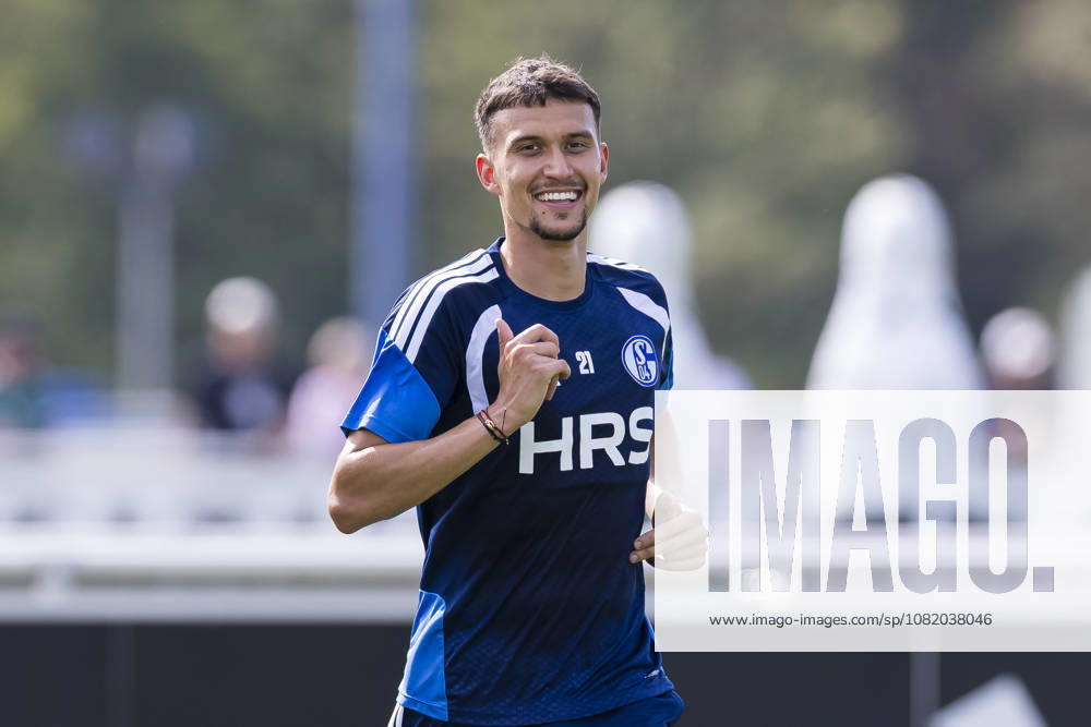 Fussball, Training des FC Schalke 04. Dejan Ljubicic (FC Schalke 04). Gelsenkirchen Trainingsgelände FC Schalke 04 NRW Deutschland xRHR-FOTO YYx