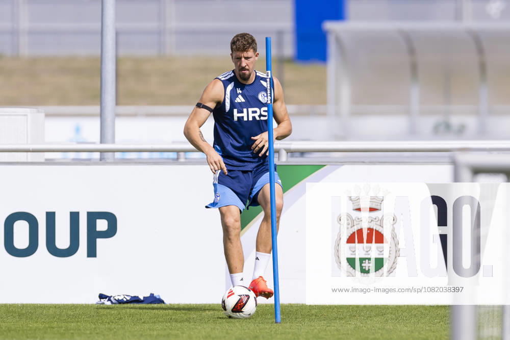 Fussball, Training des FC Schalke 04. Janik Bachmann (FC Schalke 04). Gelsenkirchen Trainingsgelände FC Schalke 04 NRW Deutschland xRHR-FOTO YYx