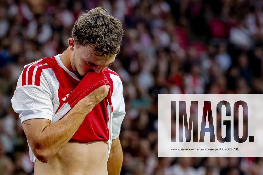 AMSTERDAM AFC Ajax Amsterdam midfielder Youri Regeer is forced off injured during the UEFA Conference League match at the Johan Cruijff ArenA on 27 August 2026 in Amsterdam, the Netherlands. (Photo by DeFodi Images) -