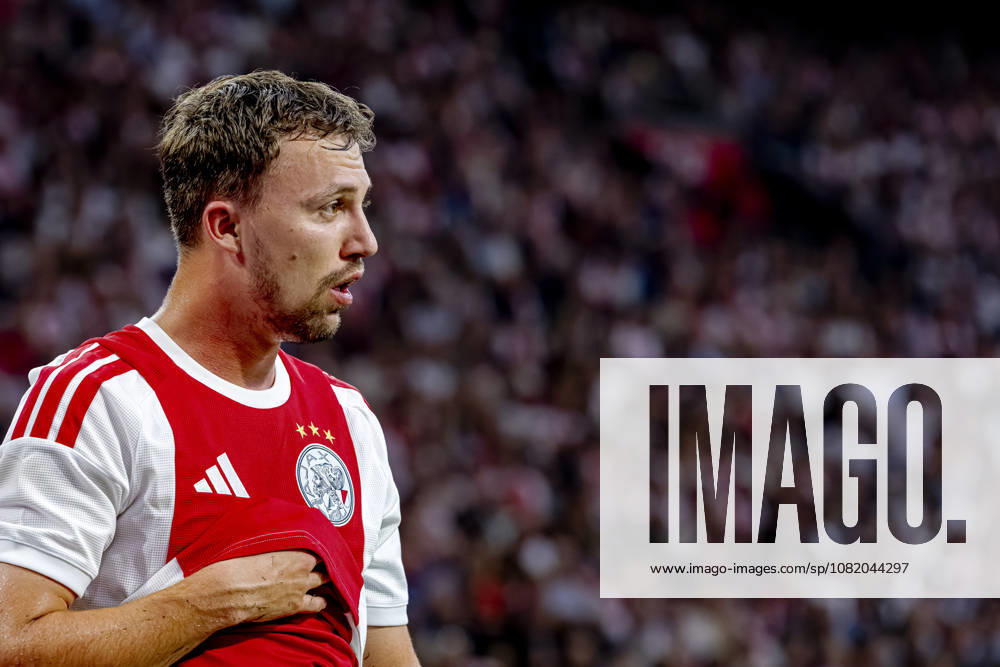 AMSTERDAM AFC Ajax Amsterdam midfielder Youri Regeer is forced off with an injury during the UEFA Conference League match at the Johan Cruijff ArenA on 27 August 2026 in Amsterdam, the Netherlands. (Photo by DeFodi Images) -