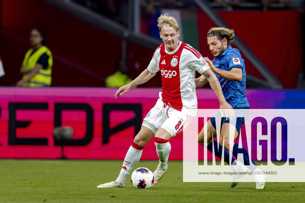 AMSTERDAM AFC Ajax Amsterdam midfielder Julian Brandt and FC Sion defender Numa Lavanchy during the UEFA Conference League at the Johan Cruijff ArenA on 27 August 2026 in Amsterdam, the Netherlands. (Photo by DeFodi Images) -