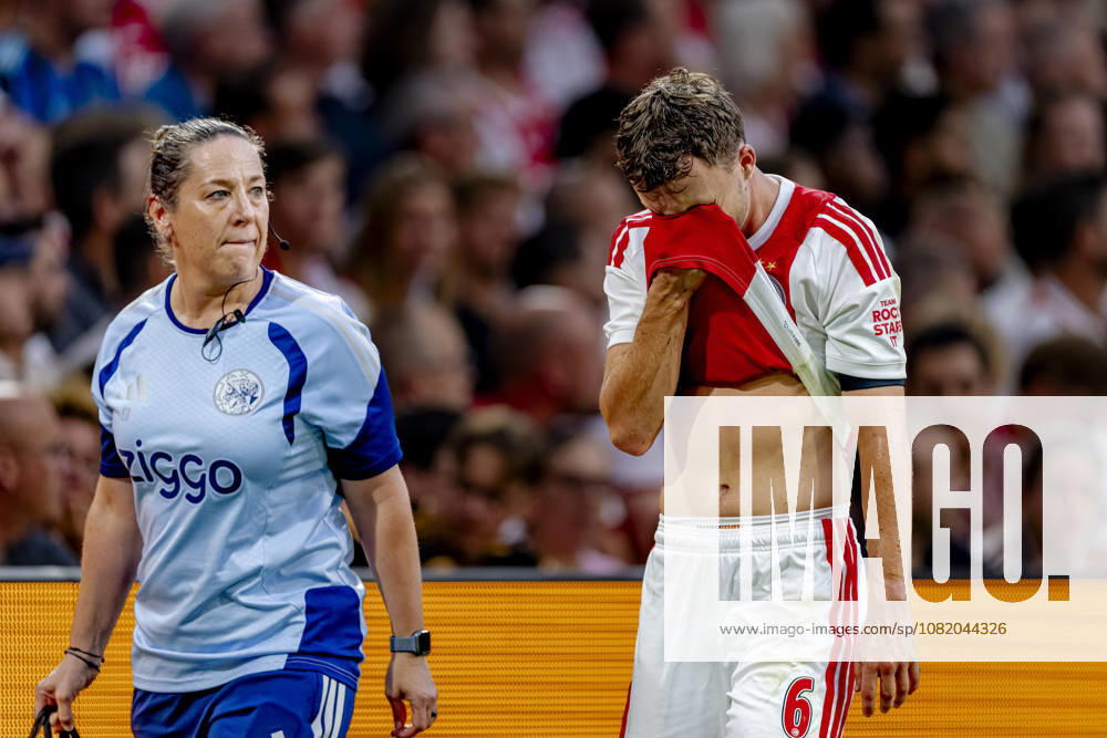 AMSTERDAM AFC Ajax Amsterdam midfielder Youri Regeer is forced off with an injury during the UEFA Conference League match at the Johan Cruijff ArenA on 27 August 2026 in Amsterdam, the Netherlands. (Photo by DeFodi Images) -