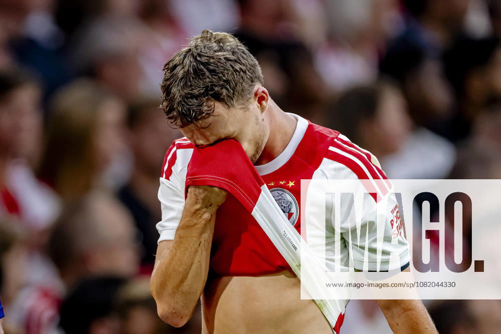 AMSTERDAM AFC Ajax Amsterdam midfielder Youri Regeer is forced off with an injury during the UEFA Conference League match at the Johan Cruijff ArenA on 27 August 2026 in Amsterdam, the Netherlands. (Photo by DeFodi Images) -