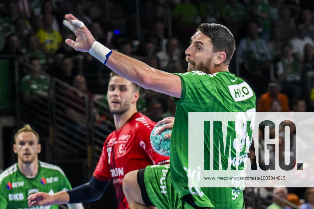 Im Bild v.l.: Mijajlo Marsenic (Fuechse Berlin, 93), geht aufs Tor, GER, Berlin, Handball, Fuechse Berlin vs MT Melsungen, in der Max-Schmeling-Halle, 27.08.2026,