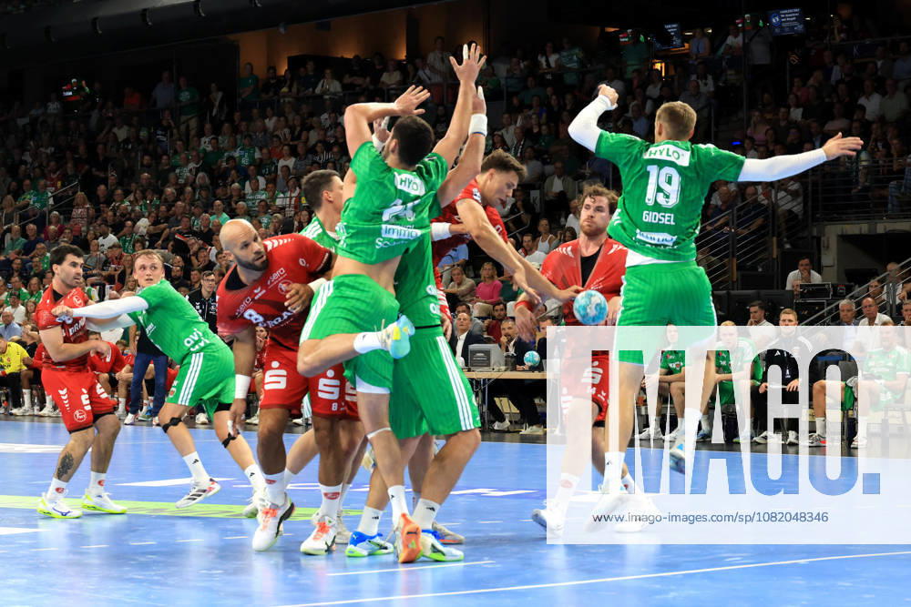 GER Deutschland, Handball, 1.Bundesliga, 27.08.2026, Saison 2026 2027, Berlin, Fuechse Berlin vs Melsungen Mathias Gidsel ( Fuechse Berlin 19 ), Lauro Pichiri ( Fuechse Berlin 24 ), Aaron Mensing ( MT Melsungen 33 ), Adrian Sipos ( MT Melsungen 8 ) Berlin Max-Schmeling-Halle Berlin Deutschland