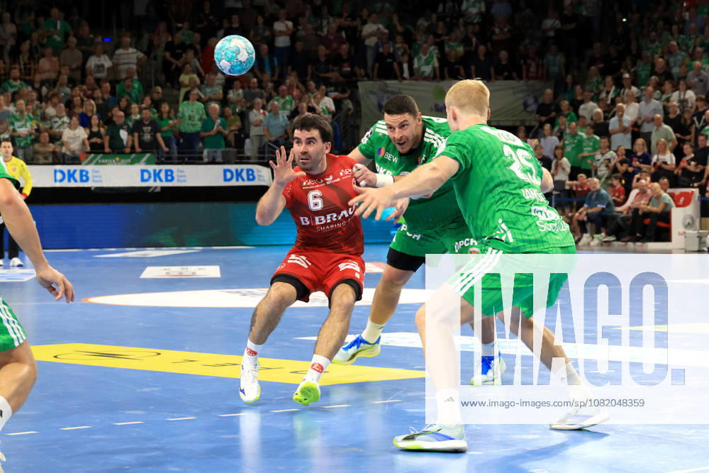 GER Deutschland, Handball, 1.Bundesliga, 27.08.2026, Saison 2026 2027, Berlin, Fuechse Berlin vs Melsungen Mijajlo Marsenic ( Fuechse Berlin 93 ), Matthes Langhoff ( Fuechse Berlin 25 ), Erik Balenciaga ( MT Melsungen 6 ) Berlin Max-Schmeling-Halle Berlin Deutschland