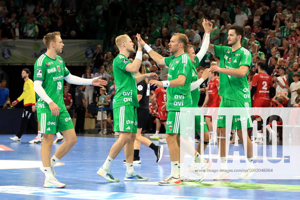 GER Deutschland, Handball, 1.Bundesliga, 27.08.2026, Saison 2026 2027, Berlin, Fuechse Berlin vs Melsungen Fuechse-Spielerkreis, Mathias Gidsel ( Fuechse Berlin 19 ), Max Darj ( Fuechse Berlin 5 ), Matthes Langhoff ( Fuechse Berlin 25 ), Lauro Pichiri ( Fuechse Berlin 24 ) Berlin Max-Schmeling-Halle Berlin Deutschland