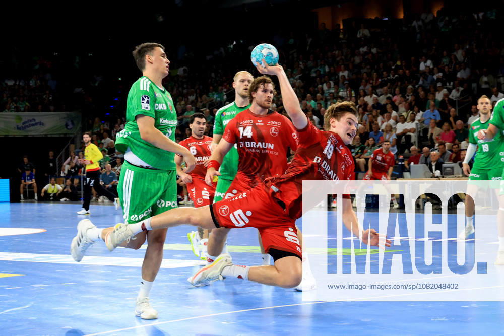 GER Deutschland, Handball, 1.Bundesliga, 27.08.2026, Saison 2026 2027, Berlin, Fuechse Berlin vs Melsungen Simak, Frederik ( Fuechse Berlin 9 ), Reynir Thor Stefansson ( MT Melsungen 19 ), Ben Beekmann ( MT Melsungen 14 ) Berlin Max-Schmeling-Halle Berlin Deutschland