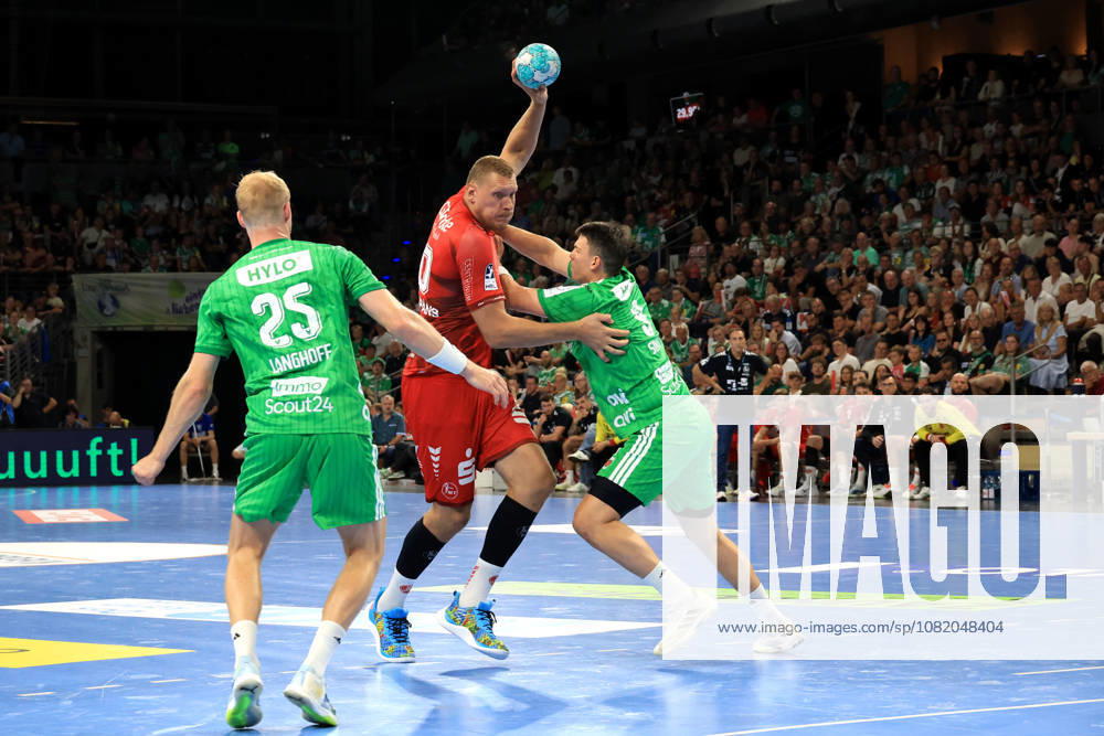GER Deutschland, Handball, 1.Bundesliga, 27.08.2026, Saison 2026 2027, Berlin, Fuechse Berlin vs Melsungen Simak, Frederik ( Fuechse Berlin 9 ), Matthes Langhoff ( Fuechse Berlin 25 ), Dainis Kristopans ( MT Melsungen 10 ) Berlin Max-Schmeling-Halle Berlin Deutschland