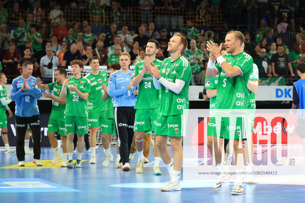 GER Deutschland, Handball, 1.Bundesliga, 27.08.2026, Saison 2026 2027, Berlin, Fuechse Berlin vs Melsungen Fuechse-Spielerkreis, Mathias Gidsel ( Fuechse Berlin 19 ), Prantner, Leo ( Fuechse Berlin 6 )Jubel, jubelt, Freude, Glueck, gluecklich, positive Emotionen, Berlin Max-Schmeling-Halle Berlin Deutschland