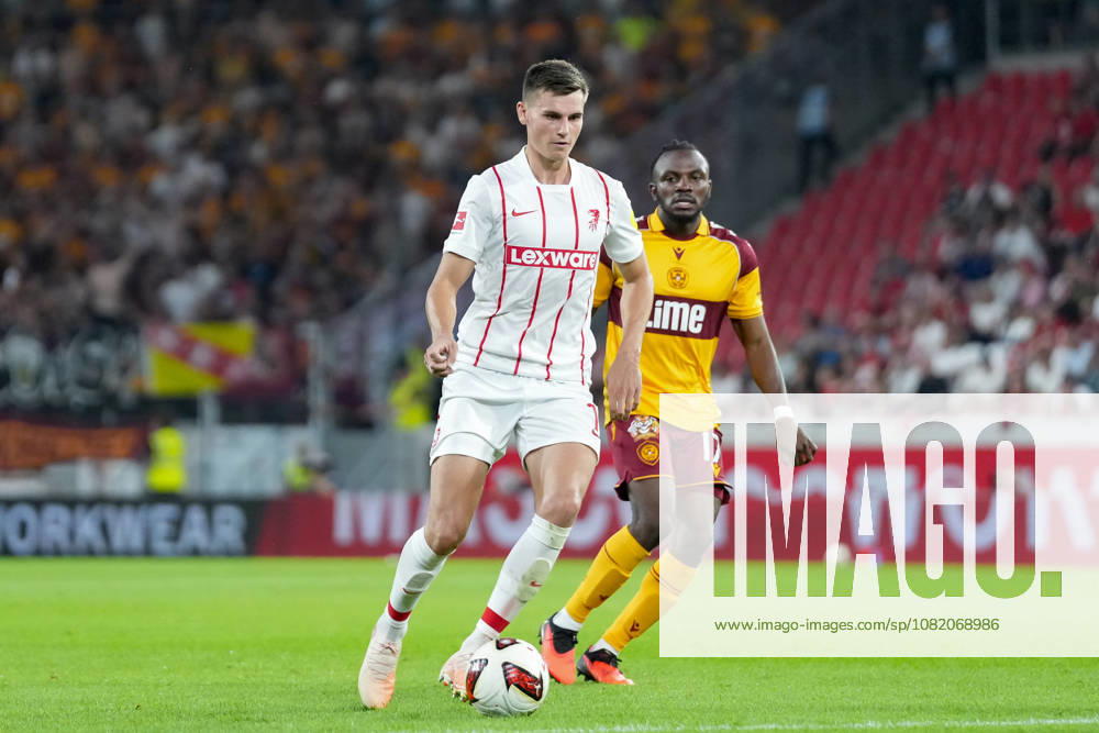 Yannik Engelhardt (SC Freiburg, 16) am Ball , Deutschland, Fussball, UEFA Conference League, Play-offs, Rückspiel, 2026 2027, SC Freiburg vs. Motherwell FC, 27.08.2026, Europa-Park Stadion, Freiburg Freiburg Europa-Park Stadion Baden-Württemberg Deutschland