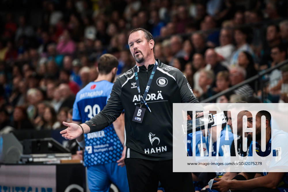 Misha Kaufmann (TVB Stuttgart, Trainer) - gestikuliert am Spielfeldrand, anfaenglich sichtlich enttaeuscht nach holprigem Start gegen den Bergischen HC GER, TVB Stuttgart - Bergischer HC, Opel HBL, Handball, Bundesliga, 1. Spieltag, Spielzeit 2026 2027, 28.08.2026 GER, TVB Stuttgart - Bergischer HC, Opel HBL, Handball, Bundesliga, 1. Spieltag, Spielzeit 2026 2027, 28.08.2026 Stuttgart
