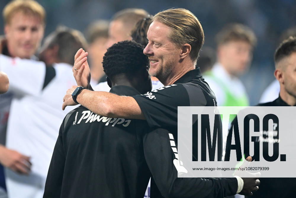 Schlussjubel, Jubel, jubeln, Freude, cheers, Trainer Timo SCHULTZ (VfL Osnabrueck) dankt dem Torschuetzen Ismail BADJIE (VfL Osnabrueck) Fussball 2. Bundesliga, 3. Spieltag, VfL Bochum (BO) - VfL Osnabrueck (OS) 0-1 am 28.08.2026 im Vonovia Ruhrstadion Bochum Deutschland. DFL regulations prohibit any use of photographs as image sequences and or quasi-video Â