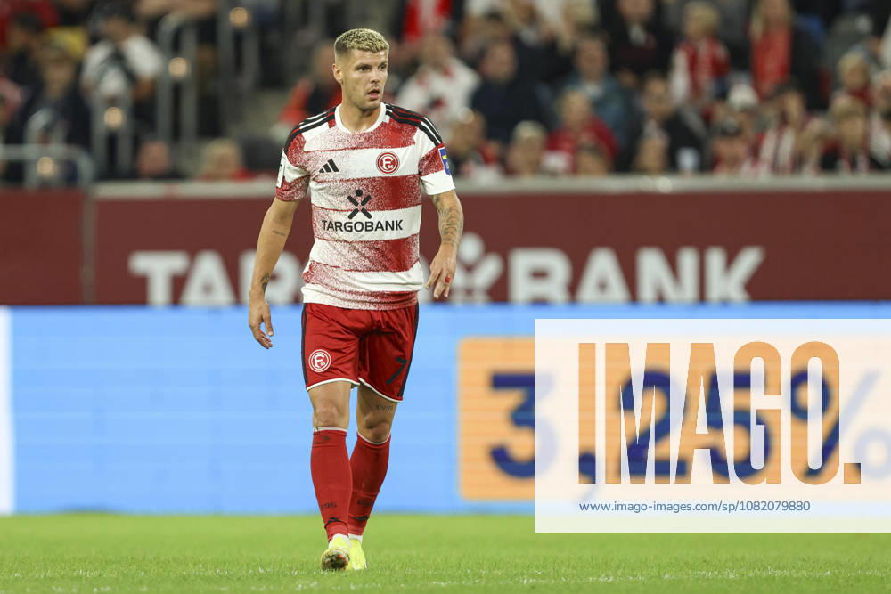 Erik Wekesser (Fortuna Duesseldorf) schaut waehrend des Spiels der 3. Liga zwischen Fortuna Duesseldorf und VfB Stuttgart II, Merkur Spiel-Arena am 28. August 2026 in Duesseldorf, Deutschland. (Foto von Oliver Kaelke DeFodi Images) +++ Erik Wekesser (Fortuna Duesseldorf) looks on during the 3. Liga match between Fortuna Duesseldorf and VfB Stuttgart II at Merkur Spiel-Arena on August 28, 2026 in Dusseldorf, Germany. (Photo by Oliver Kaelke DeFodi Images) DFB DFL REGULATIONS PROHIBIT ANY USE OF PHOTOGRAPHS AS IMAGE SEQUENCES AND OR QUASI-VIDEO. (Photo by Oliver Kaelke DeFodi Images) -