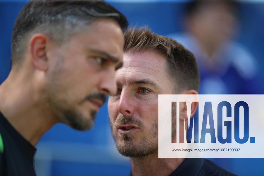 Tobias Strobl (VfL Wolfsburg, Chef-Trainer) im Austausch, Karlsruher SC vs. VfL Wolfsburg, 2. Bundesliga, 3. Spieltag, 2026 2027, 29.08.2026, DFL REGULATIONS PROHIBIT ANY USE OF PHOTOGRAPHS AS IMAGE SEQUENCES AND OR QUASI-VIDEO, Karlsruher SC vs. VfL Wolfsburg, 2. Bundesliga, 3. Spieltag, 2026 2027, 29.08.2026 Karlsruhe