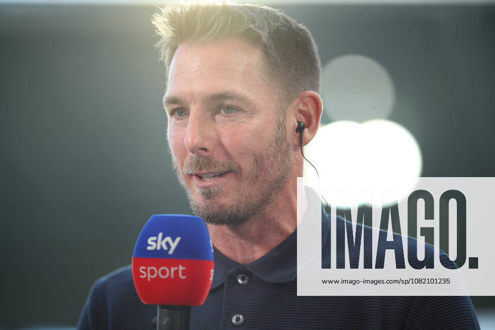 Tobias Strobl (VfL Wolfsburg, Chef-Trainer) im TV Interview, Karlsruher SC vs. VfL Wolfsburg, 2. Bundesliga, 3. Spieltag, 2026 2027, 29.08.2026, DFL REGULATIONS PROHIBIT ANY USE OF PHOTOGRAPHS AS IMAGE SEQUENCES AND OR QUASI-VIDEO, Karlsruher SC vs. VfL Wolfsburg, 2. Bundesliga, 3. Spieltag, 2026 2027, 29.08.2026 Karlsruhe