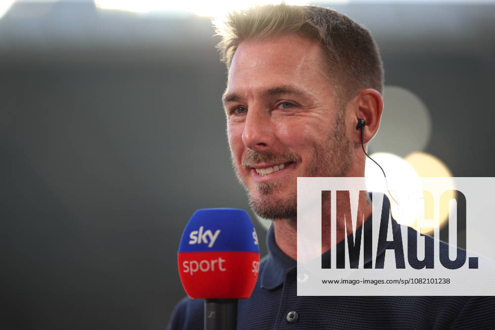 Tobias Strobl (VfL Wolfsburg, Chef-Trainer) im TV Interview, Karlsruher SC vs. VfL Wolfsburg, 2. Bundesliga, 3. Spieltag, 2026 2027, 29.08.2026, DFL REGULATIONS PROHIBIT ANY USE OF PHOTOGRAPHS AS IMAGE SEQUENCES AND OR QUASI-VIDEO, Karlsruher SC vs. VfL Wolfsburg, 2. Bundesliga, 3. Spieltag, 2026 2027, 29.08.2026 Karlsruhe