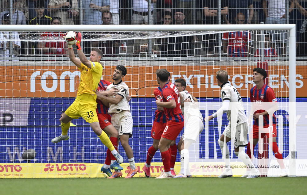 Strafraumszene, Torraumszene Torwart Thomas Daehne 1. FC Heidenheim 1846 FCH (33) Aktion 1. FC Heidenheim 1846 FCH vs SG Dynamo Dresden SGD 29.08.2026 DFL REGULATIONS PROHIBIT ANY USE OF PHOTOGRAPHS AS IMAGE SEQUENCES AND OR QUASI-VIDEO 1. FC Heidenheim 1846 FCH vs SG Dynamo Dresden SGD