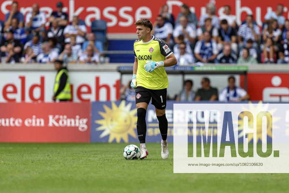 GER, Fussball, Herren, 3. Liga, Saison 2026 2027, MSV Duisburg - FC Würzburger Kickers Johann Hipper (Würzburg) in Aktion am Ball, Einzelaktion Duisburg schauinsland-reisen-Arena Nordrhein-Westfalen Deutschland