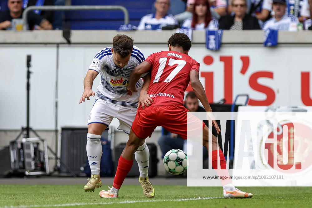 GER, Fussball, Herren, 3. Liga, Saison 2026 2027, MSV Duisburg - FC Würzburger Kickers Can Coskun (Duisburg) und Liam Omore (Würzburg) im Kampf um den Ball Duisburg schauinsland-reisen-Arena Nordrhein-Westfalen Deutschland