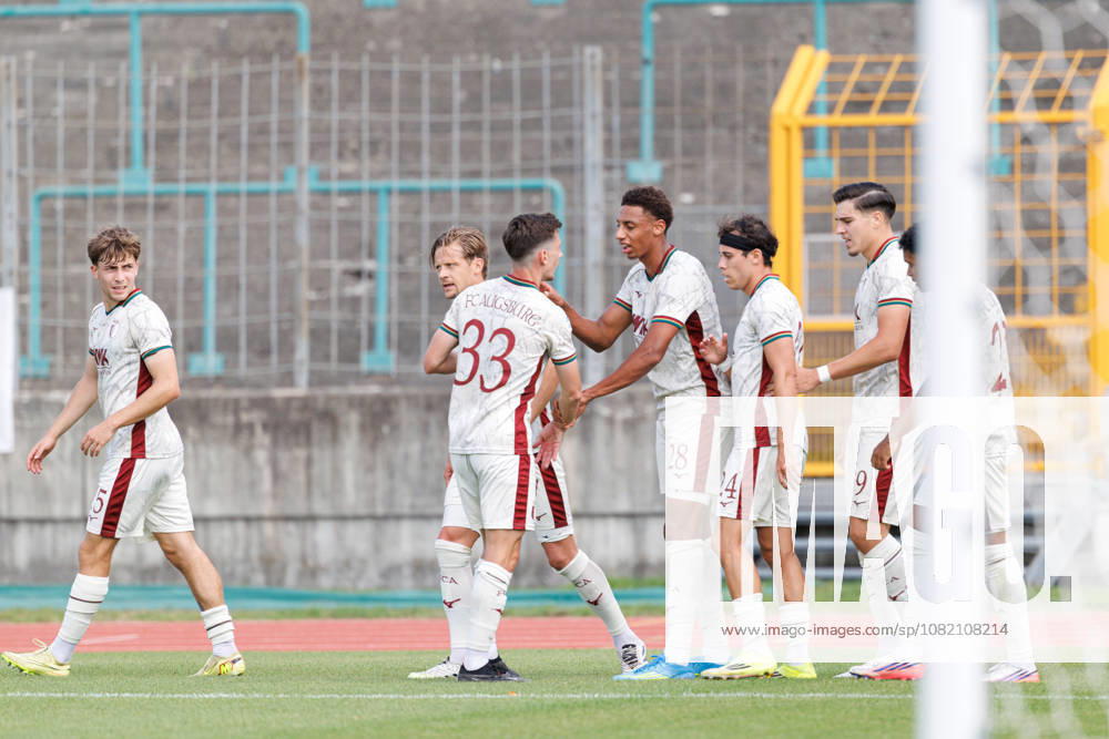 Team (FC Augsburg II) Tor zum 1 : 1 beim Spiel zwischen FC Augsburg II v SC Eltersdorf, Fussball, Herren, Regionalliga Bayern, 2026 2027, 6.Spieltag am 29.08.2026 in Augsburg, Rosenaustadion. Bayern Deutschland