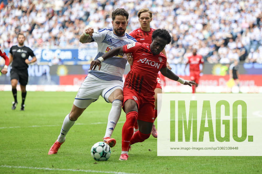 GER, Fussball, Herren, 3. Liga, Saison 2026 2027, MSV Duisburg - FC Würzburger Kickers m9 und Pedro Muteba (Würzburg) im Kampf um den Ball Duisburg schauinsland-reisen-Arena Nordrhein-Westfalen Deutschland