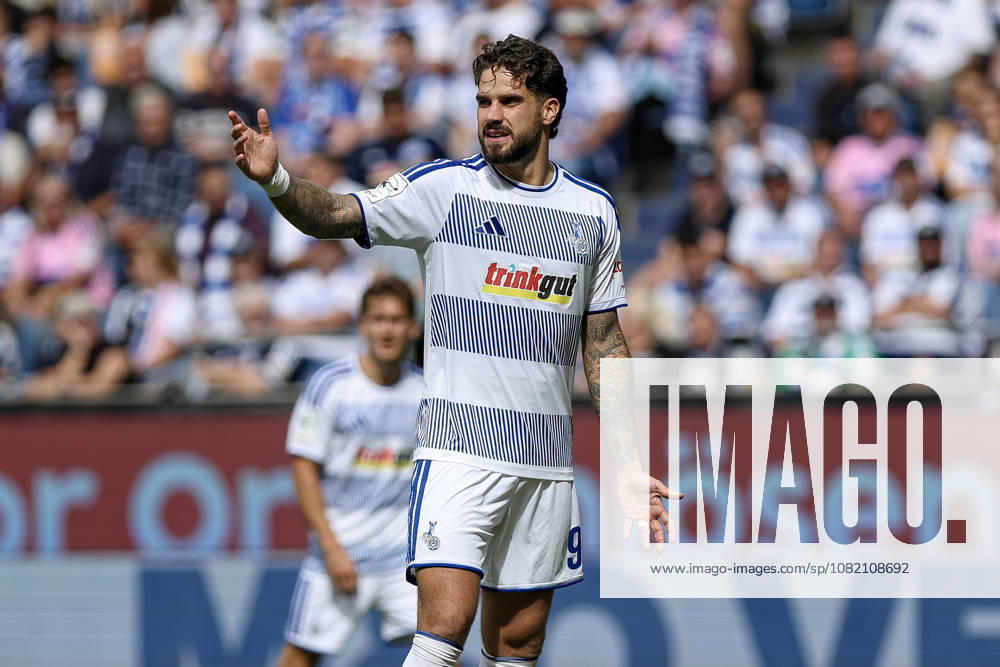 GER, Fussball, Herren, 3. Liga, Saison 2026 2027, MSV Duisburg - FC Würzburger Kickers Lex-Tyger Lobinger (Duisburg) gestikuliert, Gestik Duisburg schauinsland-reisen-Arena Nordrhein-Westfalen Deutschland