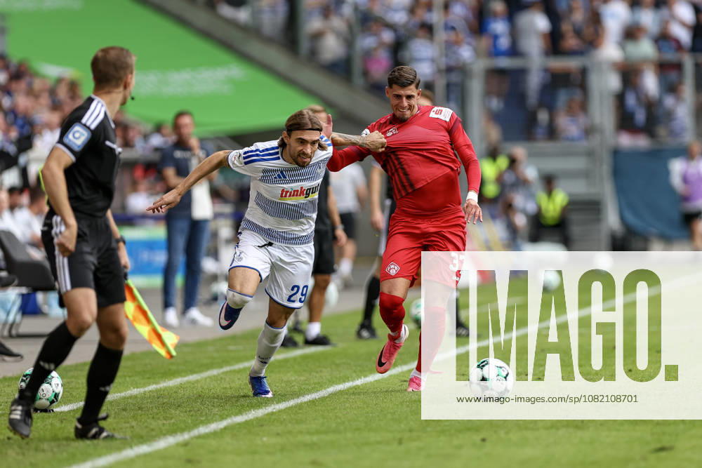 GER, Fussball, Herren, 3. Liga, Saison 2026 2027, MSV Duisburg - FC Würzburger Kickers Joshua Bitter (Duisburg) und Ivan Franjic (Würzburg) im Kampf um den Ball Duisburg schauinsland-reisen-Arena Nordrhein-Westfalen Deutschland
