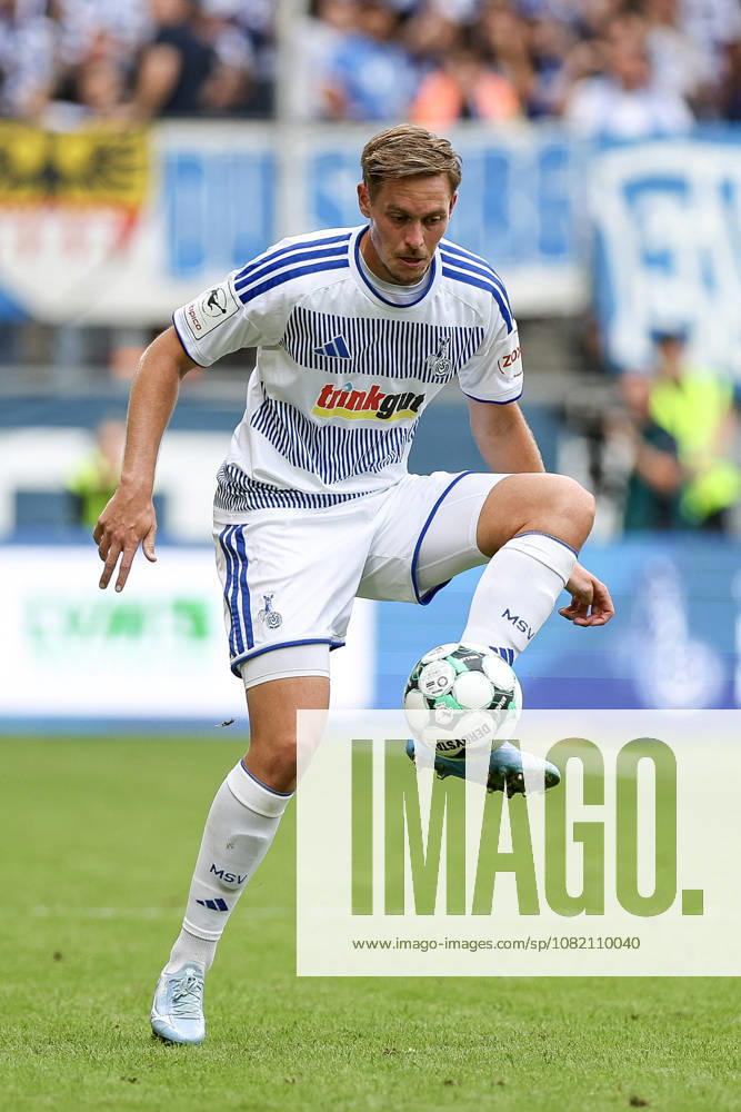 GER, Fussball, Herren, 3. Liga, Saison 2026 2027, MSV Duisburg - FC Würzburger Kickers Aljaz Casar (Duisburg) in Aktion am Ball, Einzelaktion Duisburg schauinsland-reisen-Arena Nordrhein-Westfalen Deutschland