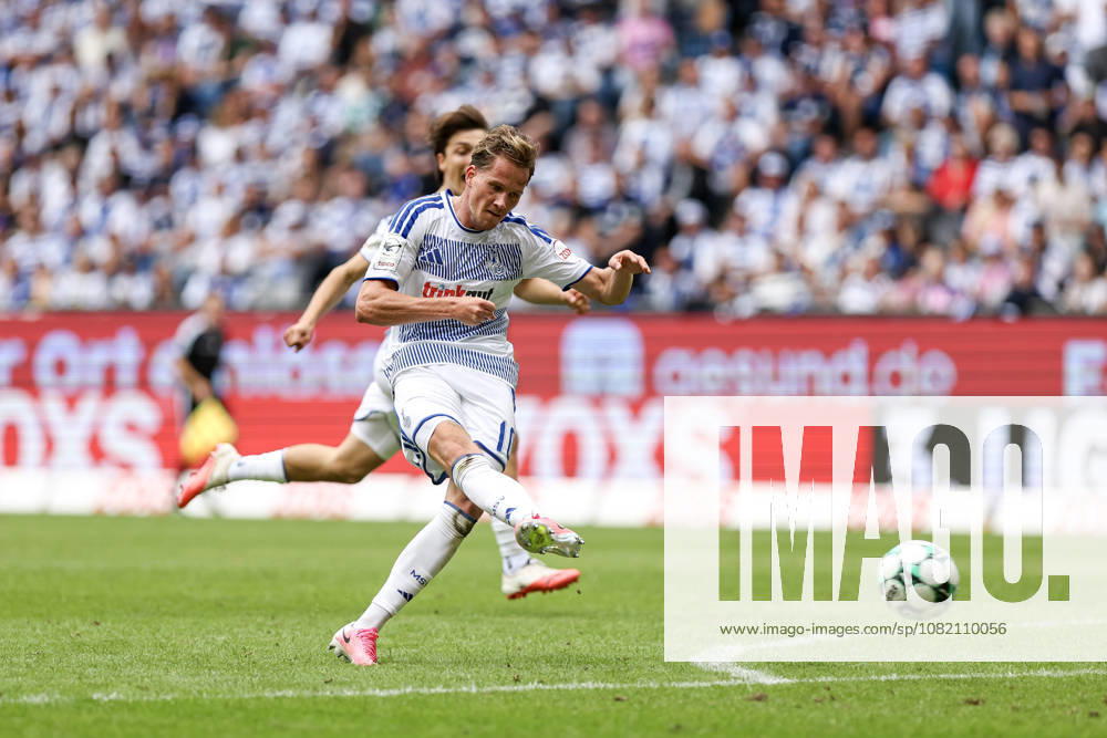GER, Fussball, Herren, 3. Liga, Saison 2026 2027, MSV Duisburg - FC Würzburger Kickers Christian Viet (Duisburg) erzielt das Tor zum 3:0 Duisburg schauinsland-reisen-Arena Nordrhein-Westfalen Deutschland
