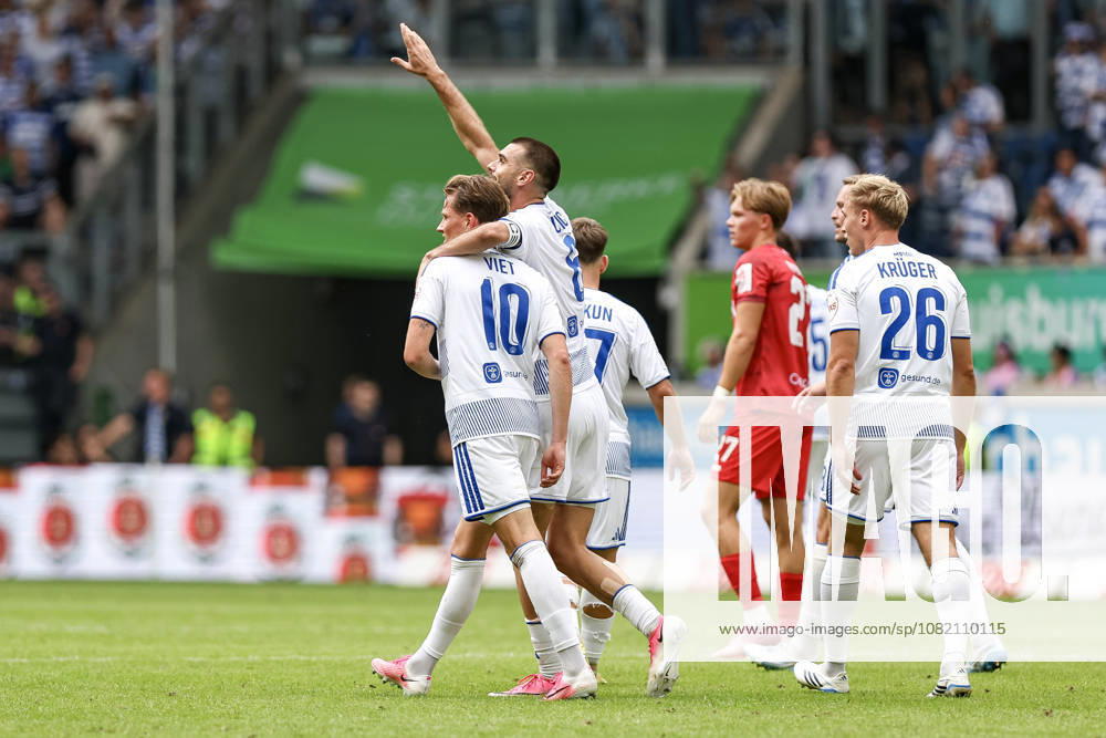 GER, Fussball, Herren, 3. Liga, Saison 2026 2027, MSV Duisburg - FC Würzburger Kickers Christian Viet (Duisburg) Torjubel, jubelt nach seinem Treffer zum 3:0 mit Rasim Bulic (Duisburg) Duisburg schauinsland-reisen-Arena Nordrhein-Westfalen Deutschland