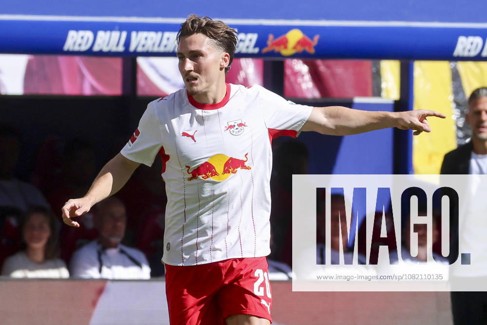 Rocco Reitz (RB Leipzig) gestikuliert waehrend des Spiels der 1. Bundesliga zwischen RB Leipzig und Borussia Moenchengladbach, Red Bull Arena am 29. August 2026 in Leipzig, Deutschland. (Foto von Marco Steinbrenner DeFodi Images) +++ Rocco Reitz (RB Leipzig) gestures during the Bundesliga match between RB Leipzig and Borussia Moenchengladbach at Red Bull Arena on August 29, 2026 in Leipzig, Germany. (Photo by Marco Steinbrenner DeFodi Images) DFB DFL REGULATIONS PROHIBIT ANY USE OF PHOTOGRAPHS AS IMAGE SEQUENCES AND OR QUASI-VIDEO. (Photo by Marco Steinbrenner DeFodi Images) -