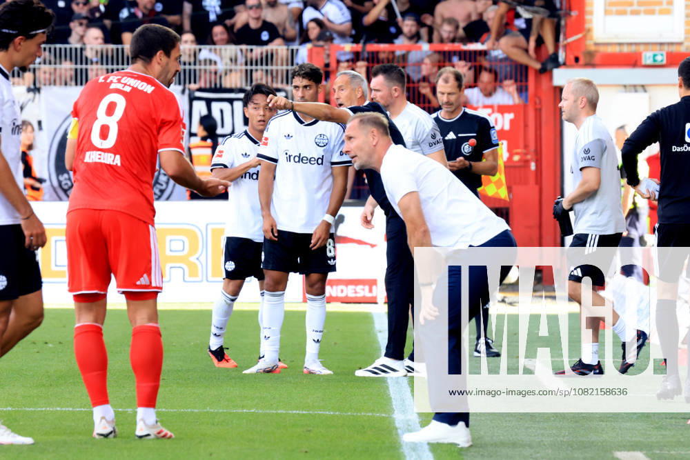 GER , Fussball, 1.Fussballbundesliga, 2026 2027, Alte Foersterei, 1.FC Union vs. Eintracht Frankfurt Cheftrainer Mauro Lustrinelli ( 1.FC Union Berlin ), Rani Khedira ( 1.FC Union Berlin 8 ) 1. Liga: DFB DFL regulations prohibit any use of photographs as image sequences and or quasi-video) Berlin Stadion Alte Foersterei Berlin Deutschland