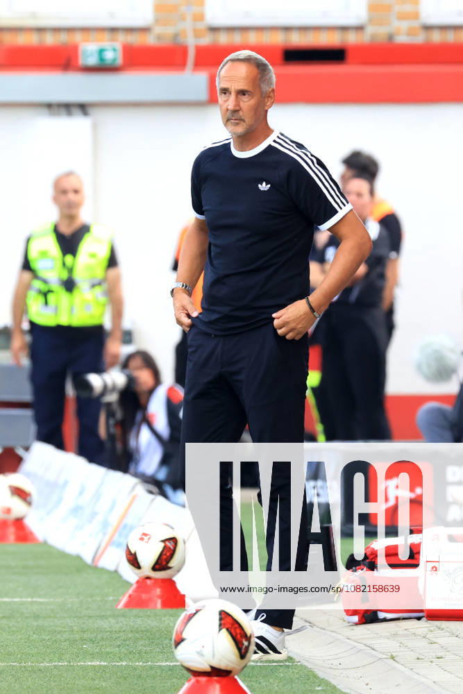 GER , Fussball, 1.Fussballbundesliga, 2026 2027, Alte Foersterei, 1.FC Union vs. Eintracht Frankfurt Cheftrainer Ali Huetter ( Eintracht Frankfurt ) 1. Liga: DFB DFL regulations prohibit any use of photographs as image sequences and or quasi-video) Berlin Stadion Alte Foersterei Berlin Deutschland