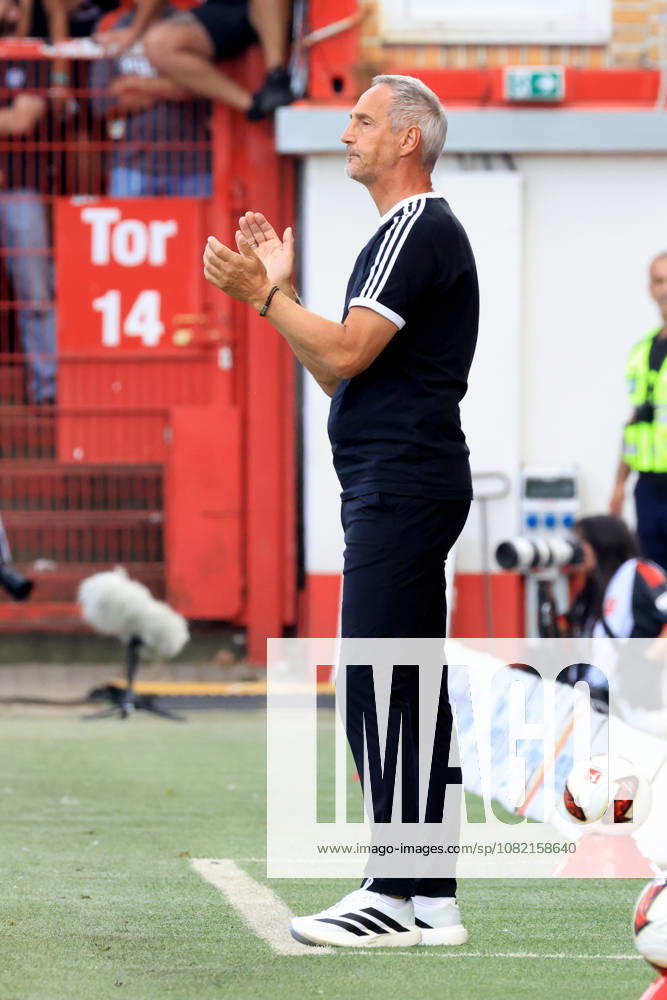 GER , Fussball, 1.Fussballbundesliga, 2026 2027, Alte Foersterei, 1.FC Union vs. Eintracht Frankfurt Cheftrainer Ali Huetter ( Eintracht Frankfurt ) 1. Liga: DFB DFL regulations prohibit any use of photographs as image sequences and or quasi-video) Berlin Stadion Alte Foersterei Berlin Deutschland