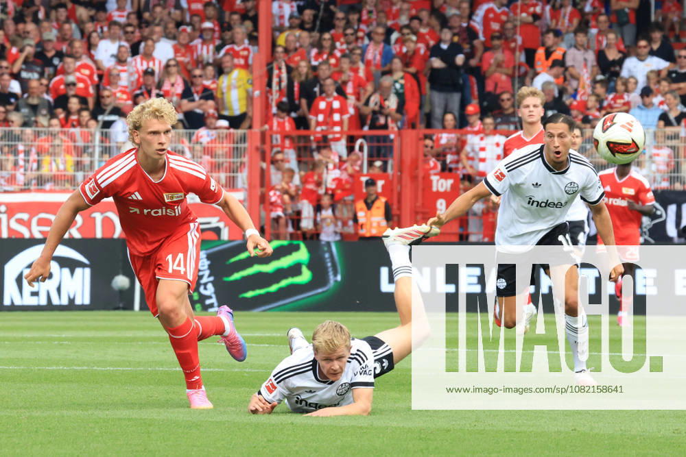 GER , Fussball, 1.Fussballbundesliga, 2026 2027, Alte Foersterei, 1.FC Union vs. Eintracht Frankfurt Leopold Querfeld ( 1.FC Union Berlin 14 ), JONATHAN BURKARDT ( Eintracht Frankfurt 9 ), YOUNES EBNOUTALIB ( Eintracht Frankfurt 11 ) 1. Liga: DFB DFL regulations prohibit any use of photographs as image sequences and or quasi-video) Berlin Stadion Alte Foersterei Berlin Deutschland