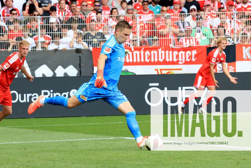 GER , Fussball, 1.Fussballbundesliga, 2026 2027, Alte Foersterei, 1.FC Union vs. Eintracht Frankfurt Matheo Raab ( 1.FC Union Berlin 31 ) 1. Liga: DFB DFL regulations prohibit any use of photographs as image sequences and or quasi-video) Berlin Stadion Alte Foersterei Berlin Deutschland