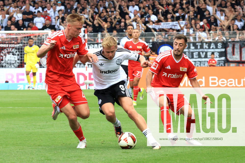 GER , Fussball, 1.Fussballbundesliga, 2026 2027, Alte Foersterei, 1.FC Union vs. Eintracht Frankfurt Zeno Van Den Bosch ( 1.FC Union Berlin 4 ), Josip Juranovic ( 1.FC Union Berlin 18 ), JONATHAN BURKARDT ( Eintracht Frankfurt 9 ) 1. Liga: DFB DFL regulations prohibit any use of photographs as image sequences and or quasi-video) Berlin Stadion Alte Foersterei Berlin Deutschland