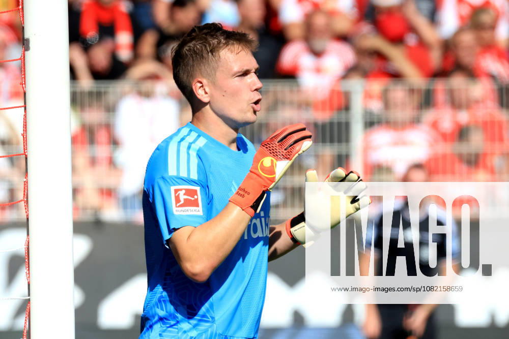 GER , Fussball, 1.Fussballbundesliga, 2026 2027, Alte Foersterei, 1.FC Union vs. Eintracht Frankfurt Matheo Raab ( 1.FC Union Berlin 31 ) 1. Liga: DFB DFL regulations prohibit any use of photographs as image sequences and or quasi-video) Berlin Stadion Alte Foersterei Berlin Deutschland