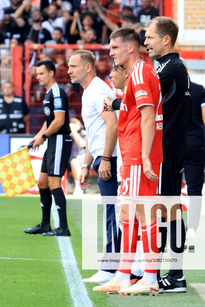 GER , Fussball, 1.Fussballbundesliga, 2026 2027, Alte Foersterei, 1.FC Union vs. Eintracht Frankfurt Michel Aebischer ( 1.FC Union Berlin 20 ), Cheftrainer Mauro Lustrinelli ( 1.FC Union Berlin ) 1. Liga: DFB DFL regulations prohibit any use of photographs as image sequences and or quasi-video) Berlin Stadion Alte Foersterei Berlin Deutschland