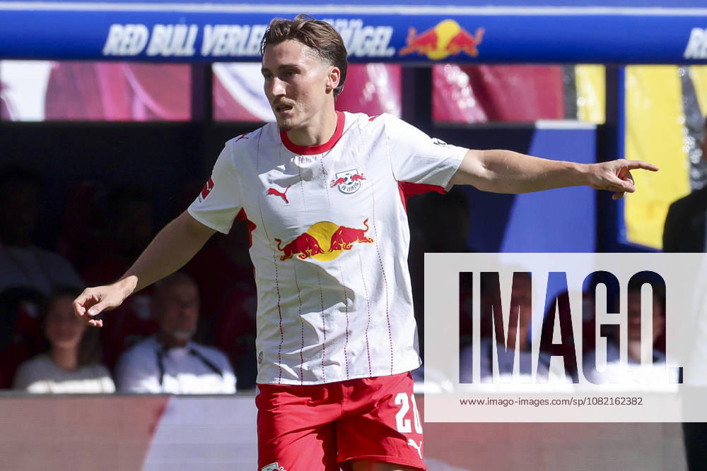 Rocco Reitz (RB Leipzig) gestikuliert waehrend des Spiels der 1. Bundesliga zwischen RB Leipzig und Borussia Moenchengladbach, Red Bull Arena am 29. August 2026 in Leipzig, Deutschland. (Foto von Marco Steinbrenner DeFodi Images) +++ Rocco Reitz (RB Leipzig) gestures during the Bundesliga match between RB Leipzig and Borussia Moenchengladbach at Red Bull Arena on August 29, 2026 in Leipzig, Germany. (Photo by Marco Steinbrenner DeFodi Images) DFB DFL REGULATIONS PROHIBIT ANY USE OF PHOTOGRAPHS AS IMAGE SEQUENCES AND OR QUASI-VIDEO. (Photo by Marco Steinbrenner DeFodi Images) -