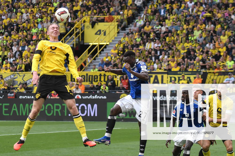 Strafraumszene Torchance von Maximilian Beier (Dortmund 14) Patson Daka (SV 27) (mi.) Bakery Jatta (SV 18) (re.) 29.08.2026 ¢ Fussball ¢ Borussia Dortmund vs Hamburger SV, Signal Iduna Park, Dortmund, DFB DFL REGULATIONS PROHIBIT ANY USE OF PHOTOGRAPHS AS IMAGE SEQUENCES AND OR QUASI-VIDEO NRW Germany
