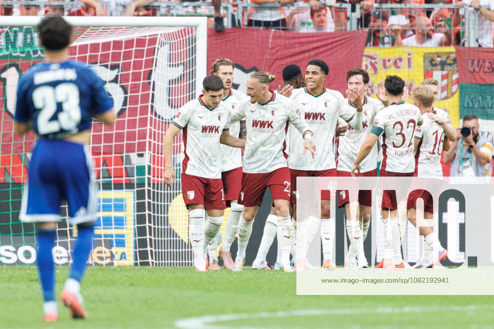 Team (FC Augsburg) Tor zum 2 : 0 beim Spiel zwischen FC Augsburg v FC Schalke 04, Fussball, Herren, Bundesliga, 2026 2027, 1.Spieltag am 30.08.2026 in Augsburg, WWK ARENA. DFL and DFB regulations prohibit any use of photographs as image sequences and or quasi-video. Bayern Deutschland