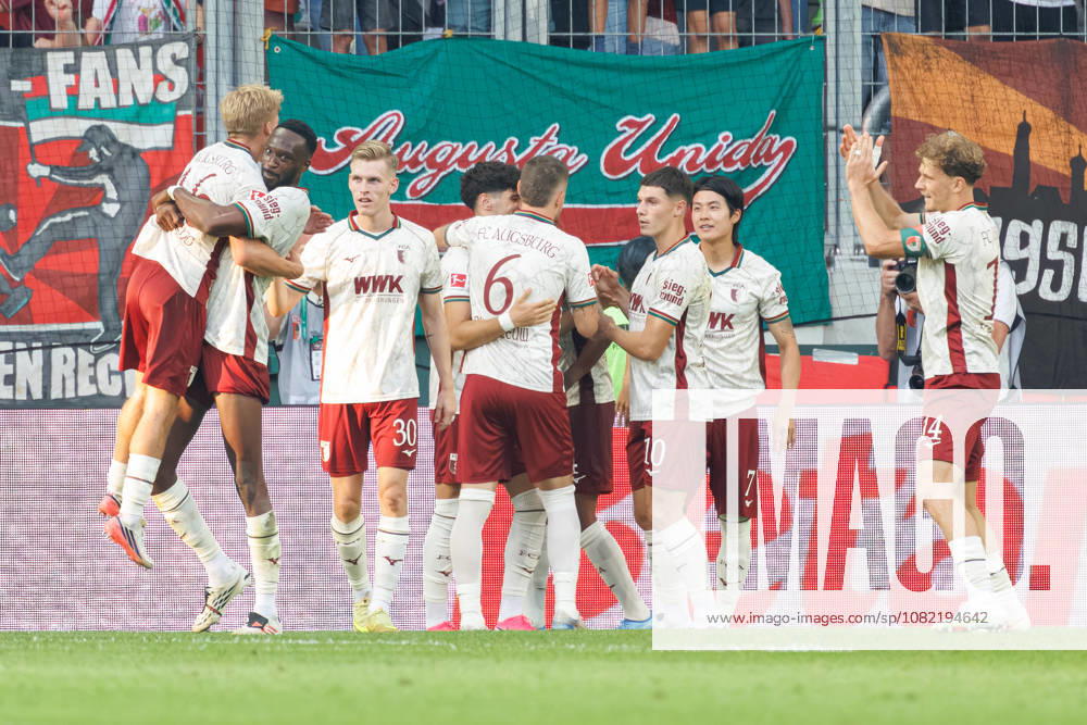 Team (FC Augsburg) Tor zum 3 : 0 beim Spiel zwischen FC Augsburg v FC Schalke 04, Fussball, Herren, Bundesliga, 2026 2027, 1.Spieltag am 30.08.2026 in Augsburg, WWK ARENA. DFL and DFB regulations prohibit any use of photographs as image sequences and or quasi-video. Bayern Deutschland