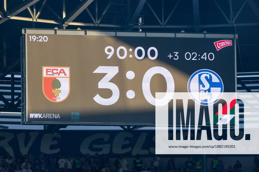 Endstand 3:0 auf der Anzeigetafel, FC Augsburg vs. FC Schalke 04, Fussball, 1. Bundesliga, 1. Spieltag, 30.08.2026 DFB regulations prohibit any use of photographs as image sequences and or quasi-video Augsburg Bayern Deutschland