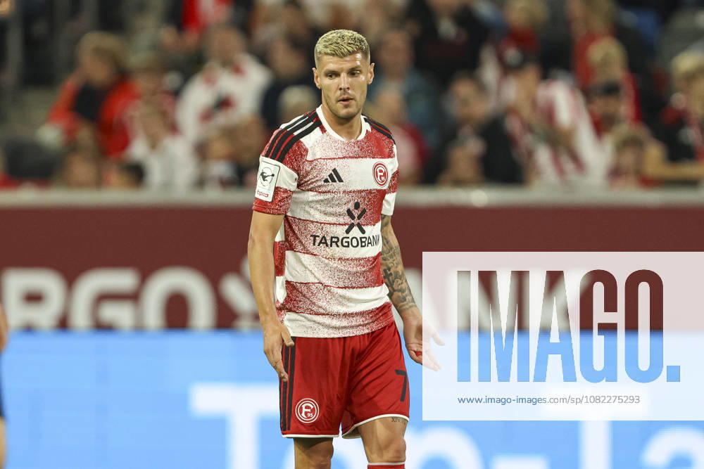 Erik Wekesser (Fortuna Duesseldorf) schaut waehrend des Spiels der 3. Liga zwischen Fortuna Duesseldorf und VfB Stuttgart II, Merkur Spiel-Arena am 28. August 2026 in Duesseldorf, Deutschland. (Foto von Oliver Kaelke DeFodi Images) +++ Erik Wekesser (Fortuna Duesseldorf) looks on during the 3. Liga match between Fortuna Duesseldorf and VfB Stuttgart II at Merkur Spiel-Arena on August 28, 2026 in Dusseldorf, Germany. (Photo by Oliver Kaelke DeFodi Images) DFB DFL REGULATIONS PROHIBIT ANY USE OF PHOTOGRAPHS AS IMAGE SEQUENCES AND OR QUASI-VIDEO. (Photo by Oliver Kaelke DeFodi Images) -