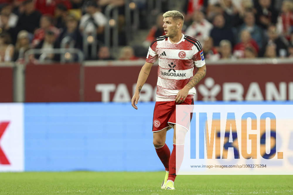 Erik Wekesser (Fortuna Duesseldorf) schaut waehrend des Spiels der 3. Liga zwischen Fortuna Duesseldorf und VfB Stuttgart II, Merkur Spiel-Arena am 28. August 2026 in Duesseldorf, Deutschland. (Foto von Oliver Kaelke DeFodi Images) +++ Erik Wekesser (Fortuna Duesseldorf) looks on during the 3. Liga match between Fortuna Duesseldorf and VfB Stuttgart II at Merkur Spiel-Arena on August 28, 2026 in Dusseldorf, Germany. (Photo by Oliver Kaelke DeFodi Images) DFB DFL REGULATIONS PROHIBIT ANY USE OF PHOTOGRAPHS AS IMAGE SEQUENCES AND OR QUASI-VIDEO. (Photo by Oliver Kaelke DeFodi Images) -