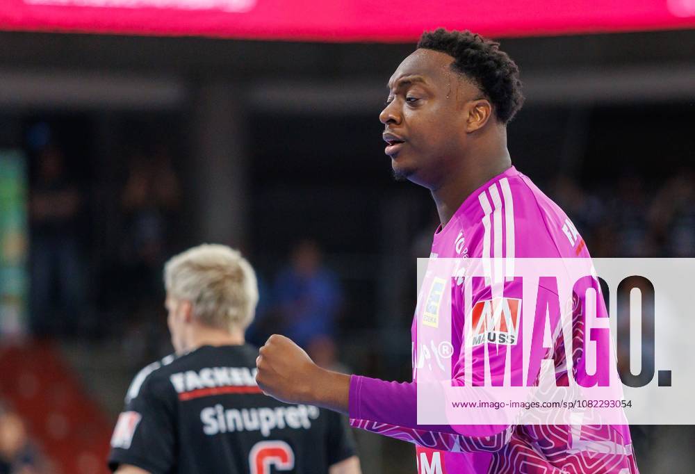 Handball - 1. Bundesliga OPEL HBL - Saison 2026 2027 - 02. Spieltag: HC Erlangen Metropolregion Nürnberg HCE - TSV Hannover-Burgdorf ( Die Recken ) - DaMa - - Rubens Pierre (93, HC Erlangen HCE ) ballt Faust Fäuste freut sich Freude jubelt Jubel